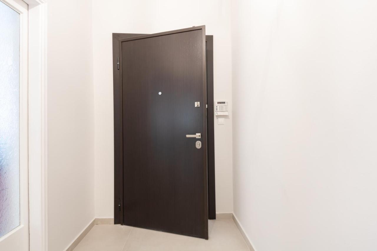 Modern 2-Bedroom Apt, 200M From The Acropolis Αθήνα Εξωτερικό φωτογραφία